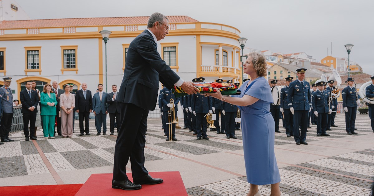 President of the Republic presides over the lowering of the National Flag during Portugal Day commemorations on Terceira Island