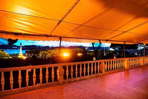 Palácio de Belém iluminado de cor de laranja pelo Dia Internacional para a Eliminação da Violência Contra as Mulheres Créditos: © Rui Ochoa / Presidência da República