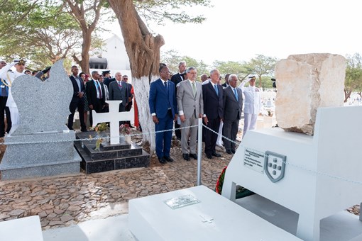 Homenagem aos Militares das Forças Expedicionárias Portuguesas em Cabo Verde na Segunda Guerra Mundial, sepultados no Cemitério do Mindelo na ilha de São Vicente  Créditos: © Rui Ochoa / Presidência da República
