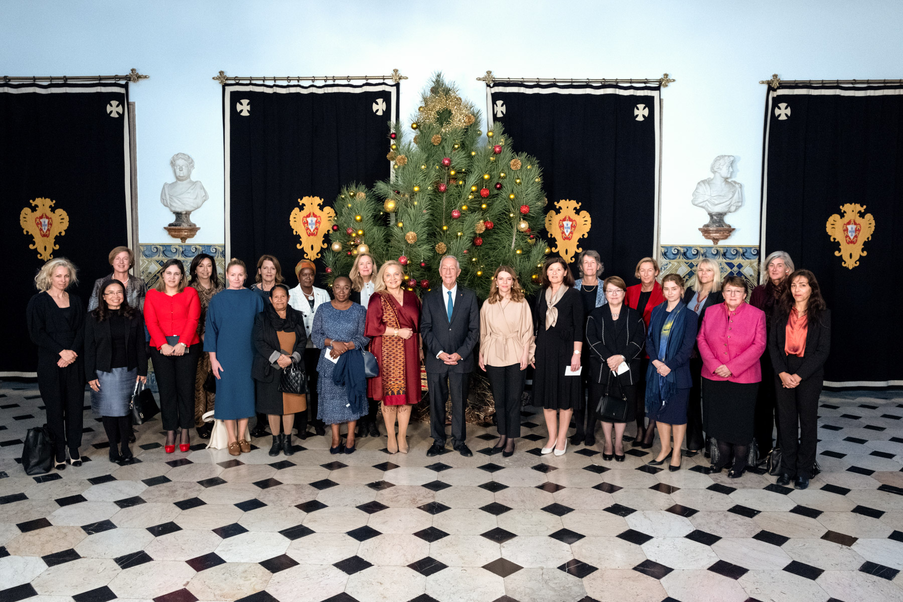 Almoço com representantes da Associação de Embaixadoras em Lisboa (AWA - Association of Women Ambassadors) no Palácio de Belém  Credits: © Rui Ochoa