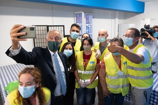 Visita ao Centro de Apoio aos Sem-Abrigo no Funchal Créditos: © Rui Ochoa / Presidência da República Visita ao Centro de Apoio aos Sem-Abrigo no Funchal Créditos: © Rui Ochoa / Presidência da República