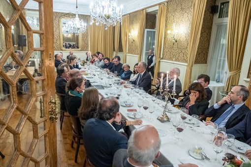 Jantar a convite da AIEP - Associação da Imprensa Estrangeira em Portugal no Grémio Literário em Lisboa  Créditos: © Rui Ochoa / Presidência da República