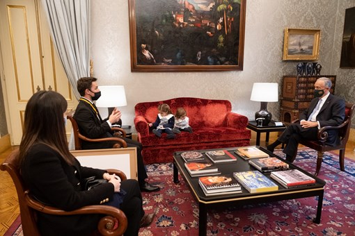 Condecoração do piloto Filipe Albuquerque com o grau de Comendador da Ordem do Mérito Créditos: © Rui Ochoa / Presidência da República Condecoração do piloto Filipe Albuquerque com o grau de Comendador da Ordem do Mérito Créditos: © Rui Ochoa / Presidência da República