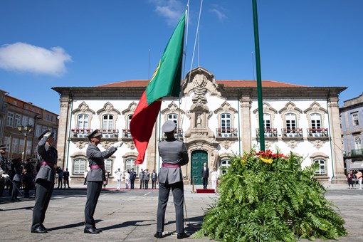 Início das Comemorações do Dia de Portugal, de Camões e das Comunidades Portuguesas em Braga com a Cerimónia Militar do Içar da Bandeira Nacional  Créditos: © Miguel Figueiredo Lopes