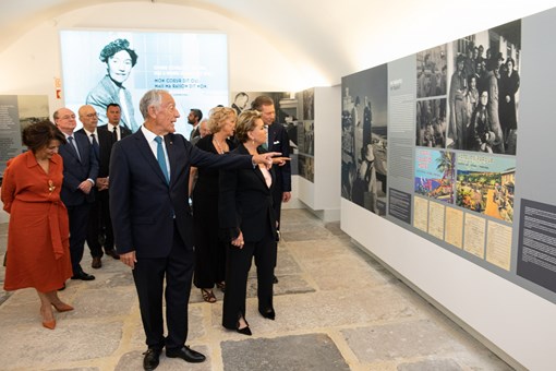 Visita à exposição "Portugal e Luxemburgo, países de esperança em tempos difíceis" Créditos: © Miguel Figueiredo Lopes / Presidência da República Visita à exposição "Portugal e Luxemburgo, países de esperança em tempos difíceis" Créditos: © Miguel Figueiredo Lopes / Presidência da República