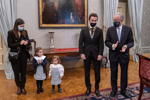 Condecoração do piloto Filipe Albuquerque com o grau de Comendador da Ordem do Mérito Créditos: © Rui Ochoa / Presidência da República Condecoração do piloto Filipe Albuquerque com o grau de Comendador da Ordem do Mérito Créditos: © Rui Ochoa / Presidência da República