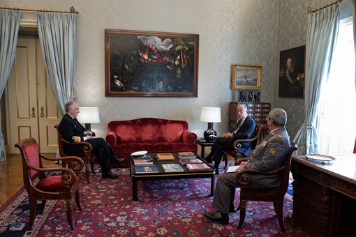 Audiência ao Chefe do Estado-Maior-General das Forças Armadas, Almirante António Silva Ribeiro, no Palácio de Belém Créditos: © Miguel Figueiredo Lopes / Presidência da República Audiência ao Chefe do Estado-Maior-General das Forças Armadas, Almirante António Silva Ribeiro, no Palácio de Belém Créditos: © Miguel Figueiredo Lopes / Presidência da República