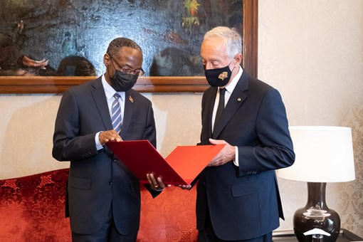Encontro com o Vice-Presidente de Angola, Bornito de Sousa, no Palácio de Belém, após as Cerimónias Fúnebres de Estado do Antigo Presidente da República Jorge Sampaio Créditos: © Rui Ochoa / Presidência da República Encontro com o Vice-Presidente de Angola, Bornito de Sousa, no Palácio de Belém, após as Cerimónias Fúnebres de Estado do Antigo Presidente da República Jorge Sampaio Créditos: © Rui Ochoa / Presidência da República